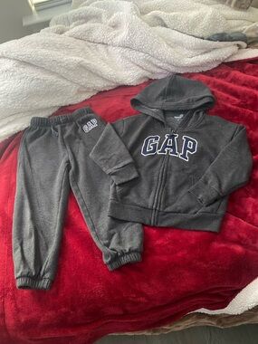 GAP Kids Charcoal Gray Hooded Jogger Sweatpants Set